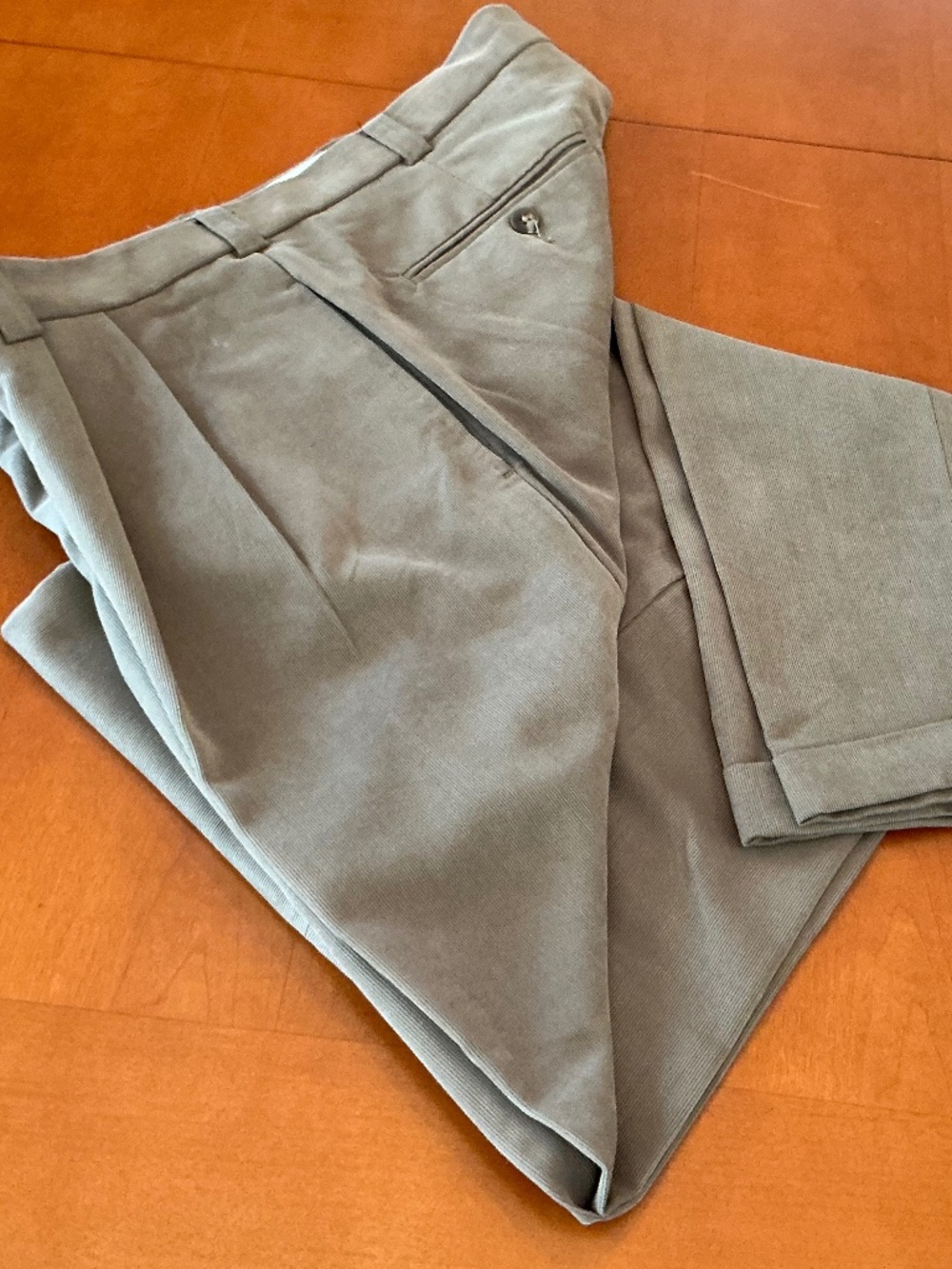 Men’s PERRY ELLIS Dress Pants, 38/34, Pleated Cuffed